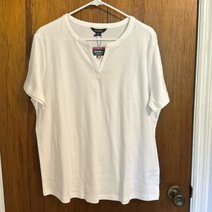 NWT: Eddie Bauer short sleeve white v-neck tee. Size: XL